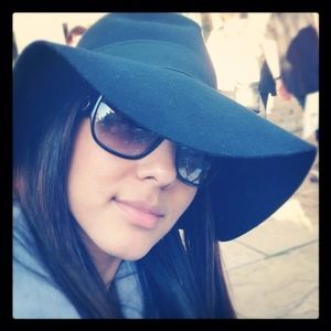 Meet your Posher, Ayana